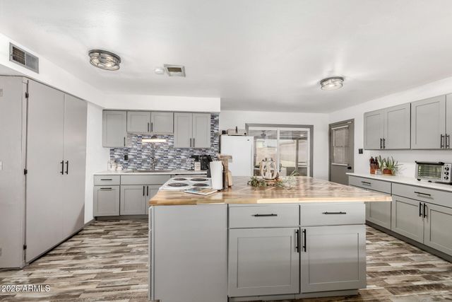 4915 W MORTEN Avenue, Glendale, AZ 85301