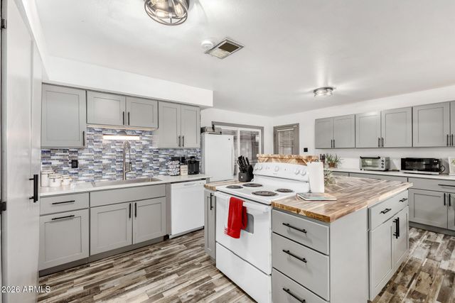 4915 W MORTEN Avenue, Glendale, AZ 85301