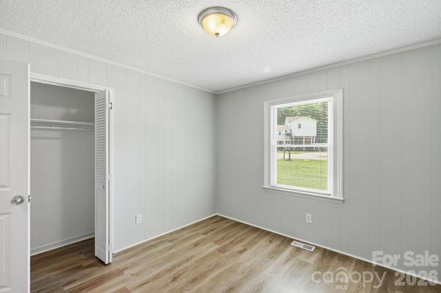 5008 Sea Oates Lane, Bessemer City, NC 28016