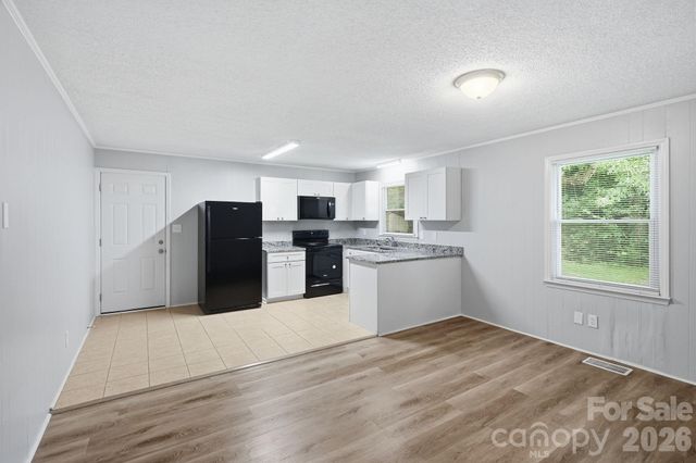 5008 Sea Oates Lane, Bessemer City, NC 28016