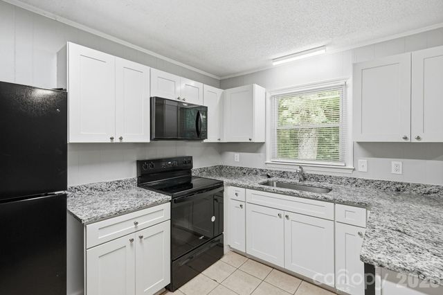 5008 Sea Oates Lane, Bessemer City, NC 28016