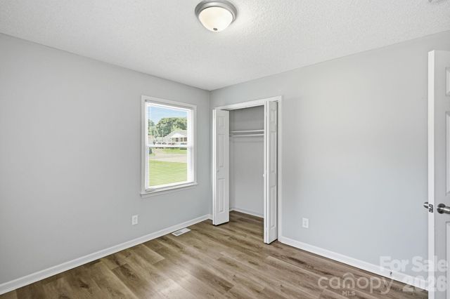 5008 Sea Oates Lane, Bessemer City, NC 28016