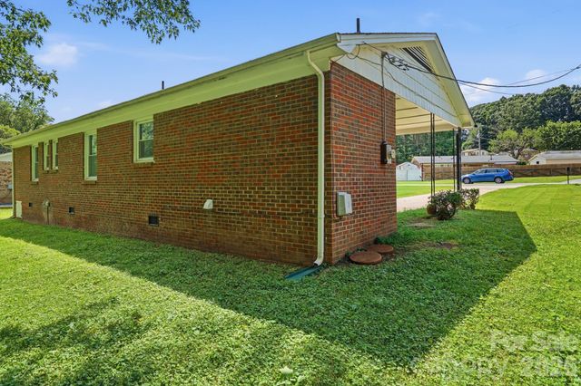 5008 Sea Oates Lane, Bessemer City, NC 28016