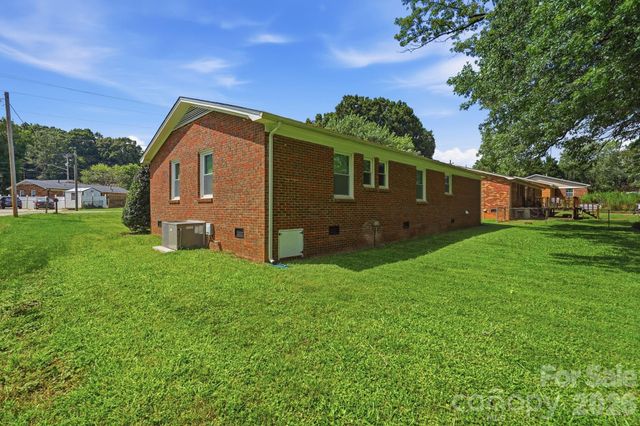 5008 Sea Oates Lane, Bessemer City, NC 28016