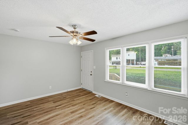 5008 Sea Oates Lane, Bessemer City, NC 28016