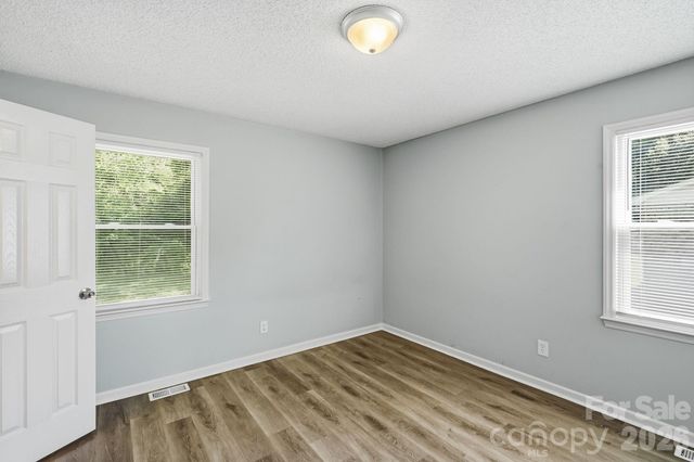 5008 Sea Oates Lane, Bessemer City, NC 28016
