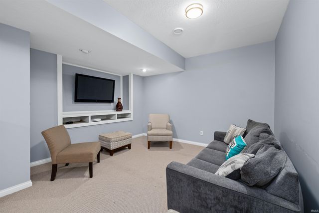 13207 Hammerhill Way, Fort Wayne, IN 46845