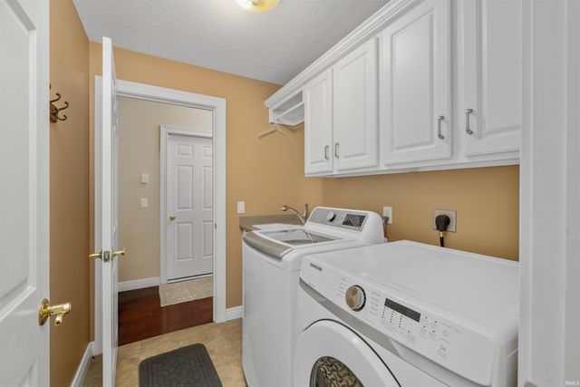 13207 Hammerhill Way, Fort Wayne, IN 46845