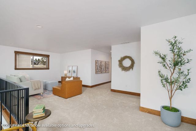 11958 N ROCKING R RD, Hayden, ID 83835