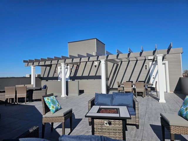 64 Alpine St 104, Boston, MA 02119