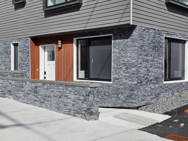 64 Alpine St 104, Boston, MA 02119