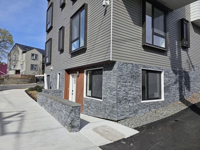 64 Alpine St 104, Boston, MA 02119