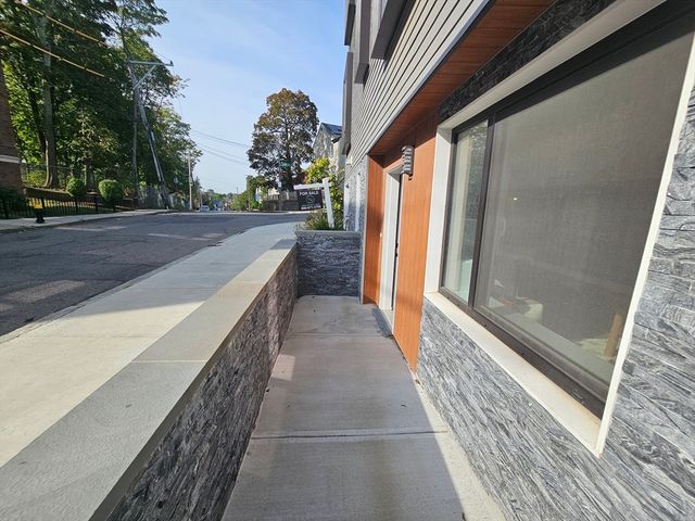 64 Alpine St 104, Boston, MA 02119