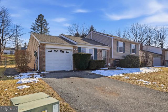 4849 SPRINGTOP DR, Harrisburg, PA 17111