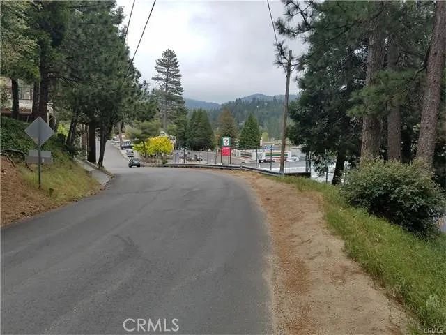24093 Zurich, Crestline, CA 92325
