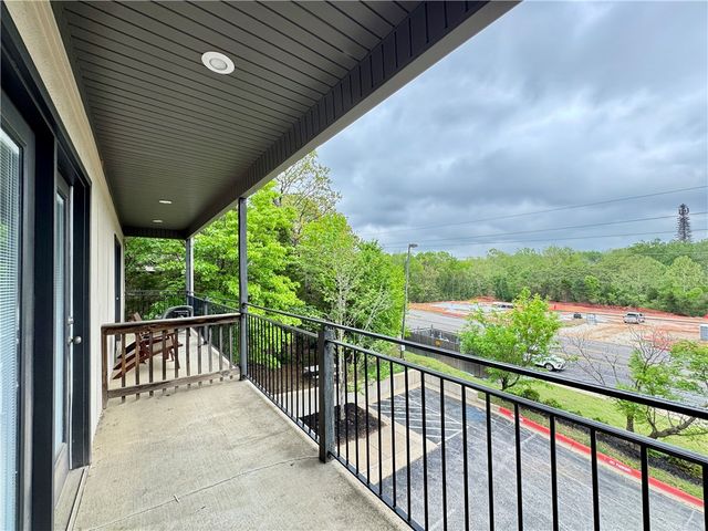 2131 Crossover Road 203, Fayetteville, AR 72703
