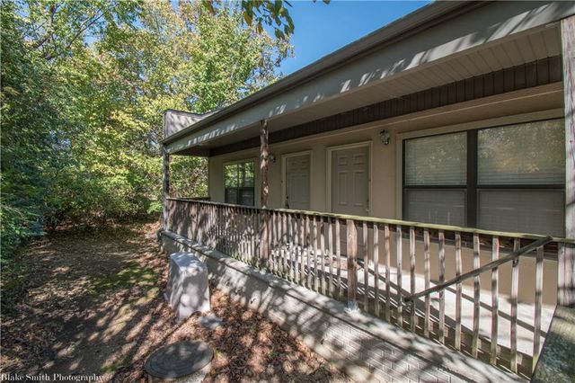 2131 Crossover Road 203, Fayetteville, AR 72703