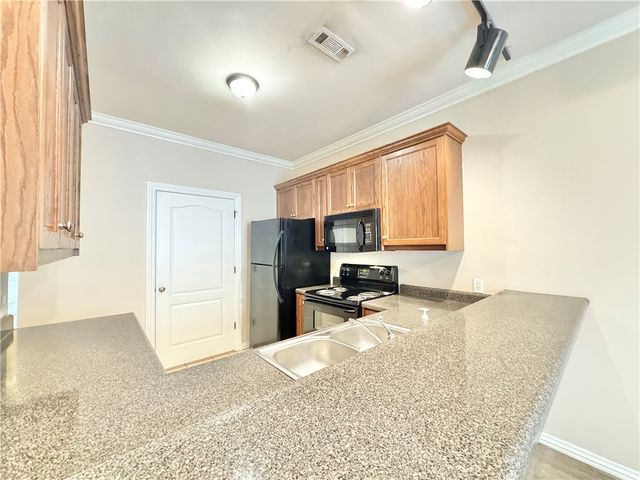 2131 Crossover Road 203, Fayetteville, AR 72703