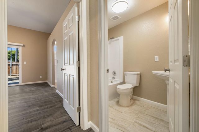 5701 Casaba Way, Keyes, CA 95328