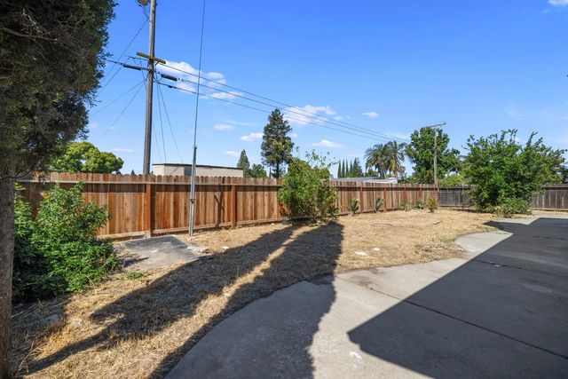 5701 Casaba Way, Keyes, CA 95328