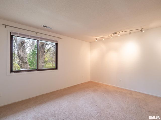 3601 W RICHWOODS Boulevard, Peoria, IL 61604