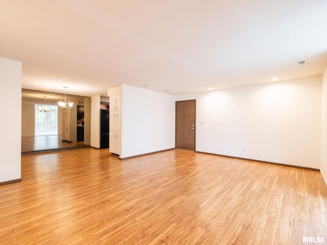 3601 W RICHWOODS Boulevard, Peoria, IL 61604