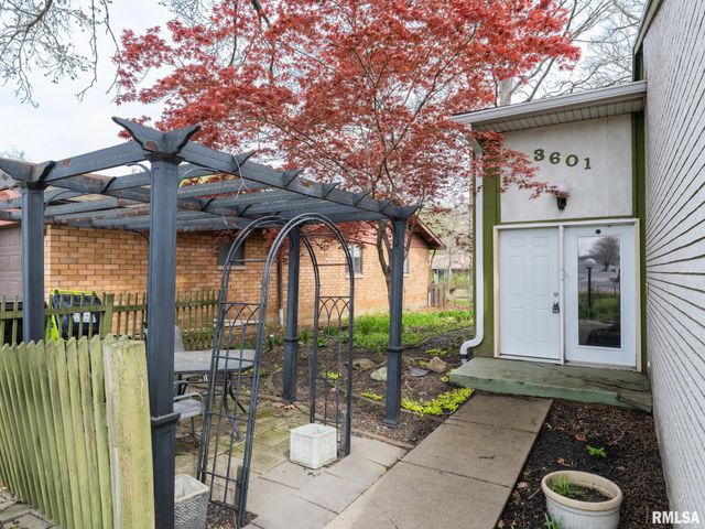 3601 W RICHWOODS Boulevard, Peoria, IL 61604