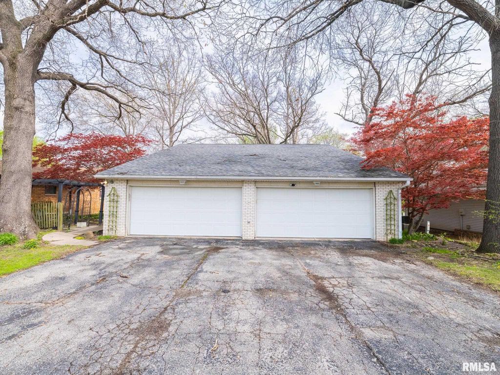 3601 W RICHWOODS Boulevard, Peoria, IL 61604