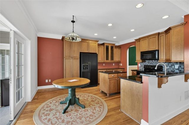 805 Lake Arrowhead Drive, Waleska, GA 30183