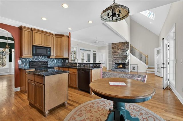 805 Lake Arrowhead Drive, Waleska, GA 30183