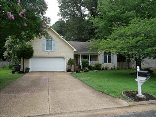 113 Runaway LN, Yorktown, VA 23692