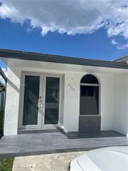 7113 SW 21st St 7115, Miami, FL 33155
