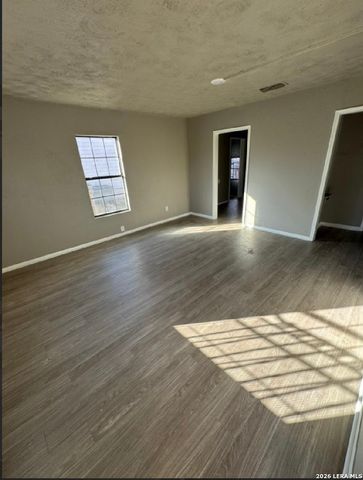 627 BEXAR DR, San Antonio, TX 78228
