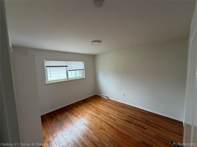 5972 N Gulley Road, Dearborn Heights, MI 48127