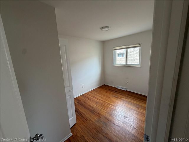 5972 N Gulley Road, Dearborn Heights, MI 48127