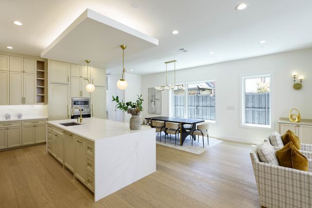 3719 W Beverly Drive, Dallas, TX 75209