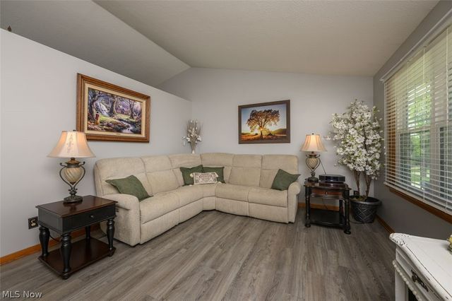 312 Apple Ridge Drive, Apple Creek, OH 44606