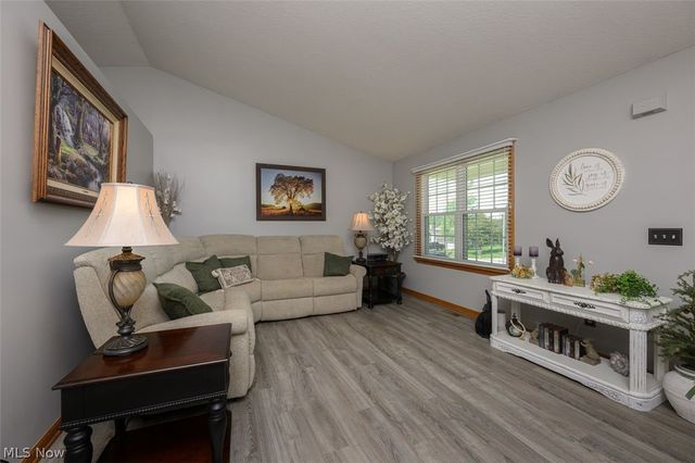 312 Apple Ridge Drive, Apple Creek, OH 44606