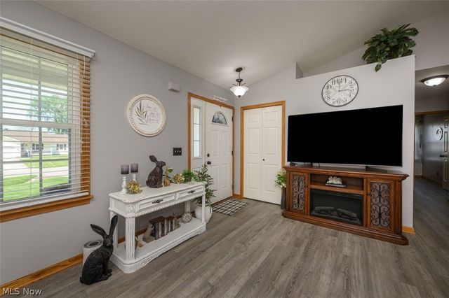 312 Apple Ridge Drive, Apple Creek, OH 44606