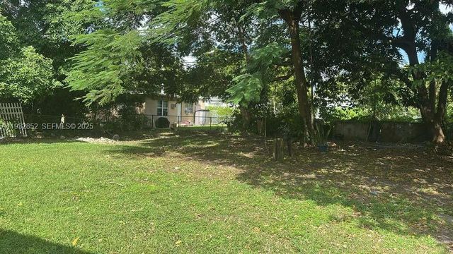 1087 NW 51st St 1089, Miami, FL 33127