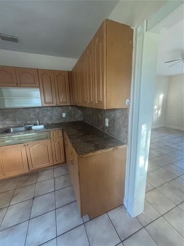 1087 NW 51st St 1089, Miami, FL 33127