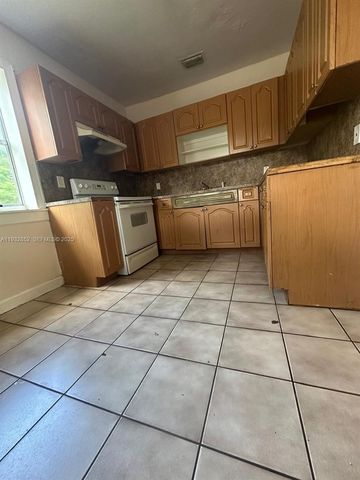 1087 NW 51st St 1089, Miami, FL 33127