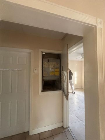 1087 NW 51st St 1089, Miami, FL 33127