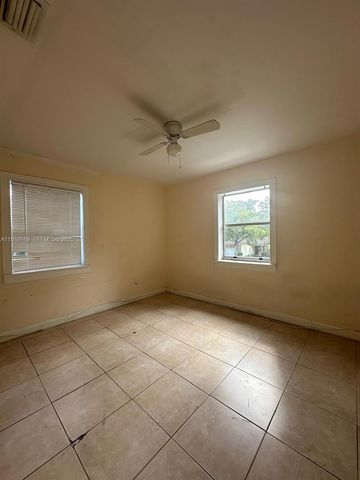 1087 NW 51st St 1089, Miami, FL 33127