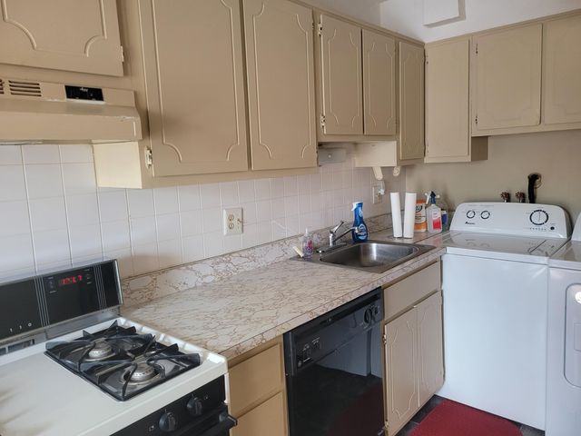 41276 N Woodbury Green Drive, Van Buren Twp, MI 48111