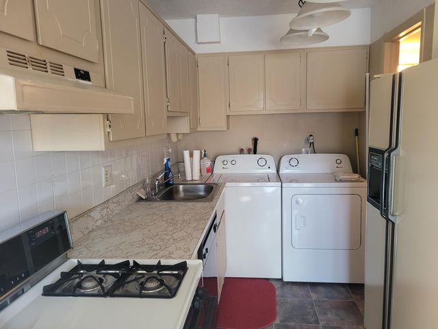 41276 N Woodbury Green Drive, Van Buren Twp, MI 48111