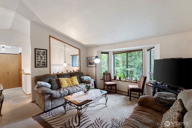 6222 54th Avenue Ct W, University Place, WA 98467