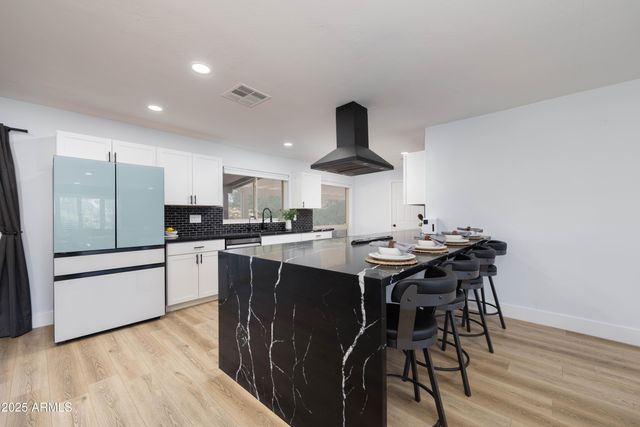 5728 E SHARON Drive, Scottsdale, AZ 85254