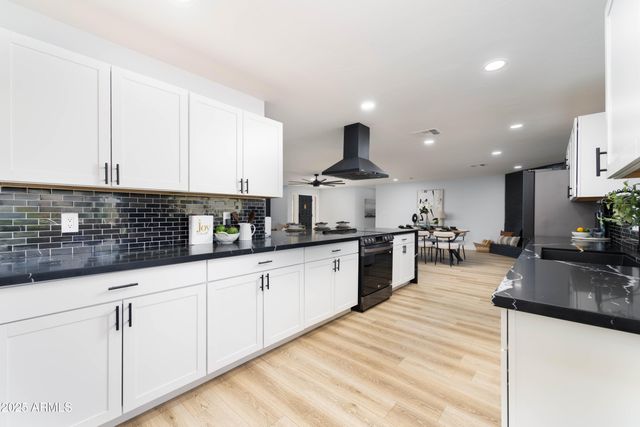 5728 E SHARON Drive, Scottsdale, AZ 85254