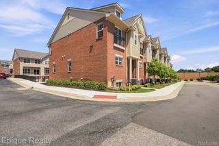 25533 Meadowbrook Road 42, Novi, MI 48375